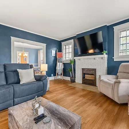 Elegant Home, Perfect For Groups With 4 King Beds